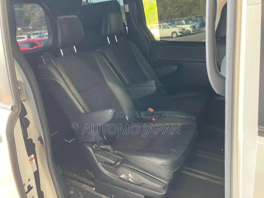 Toyota Voxy 2021 Pearl