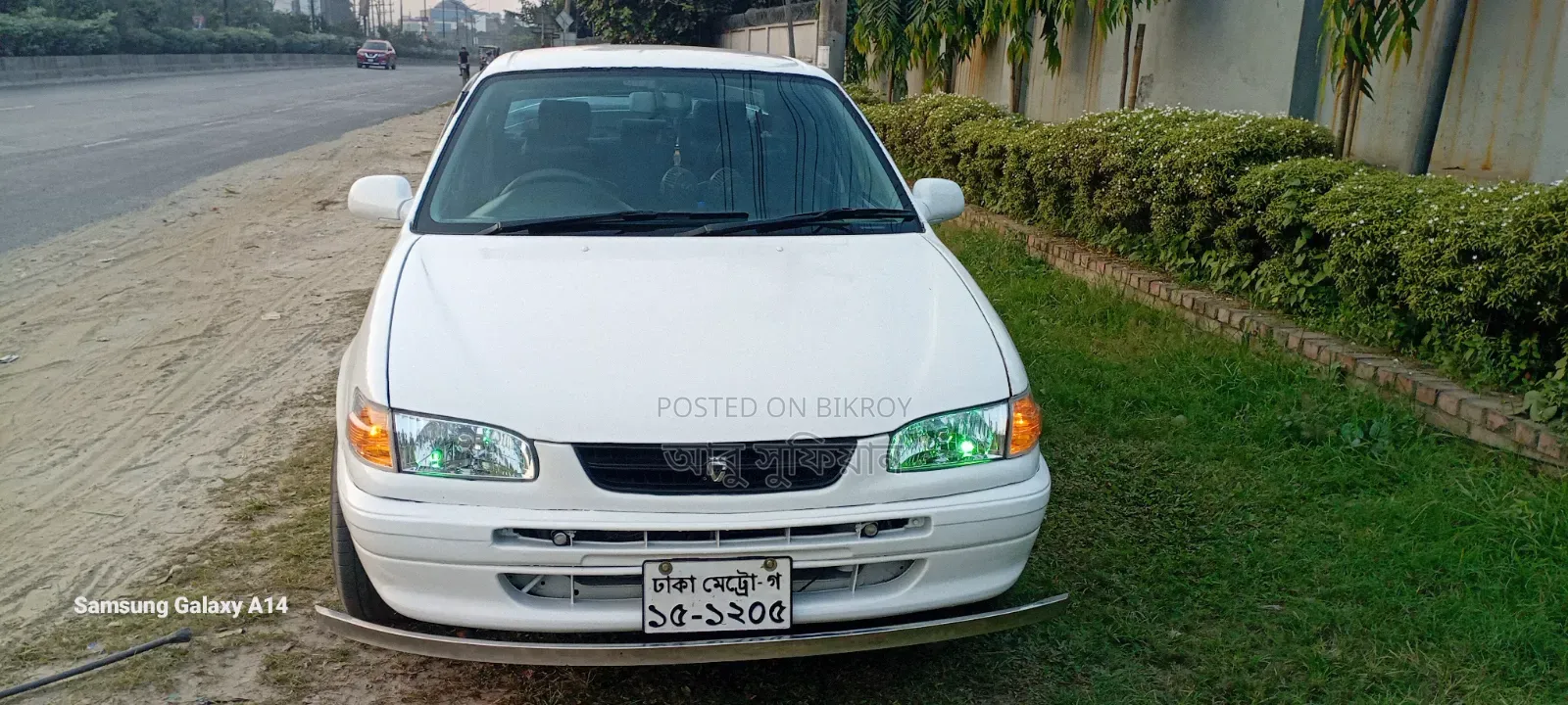 Toyota Corolla 1997 White