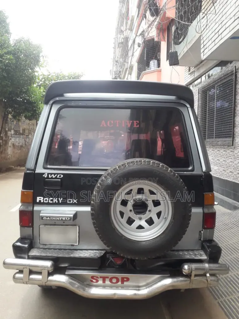 Jeep Cherokee 2000 Black