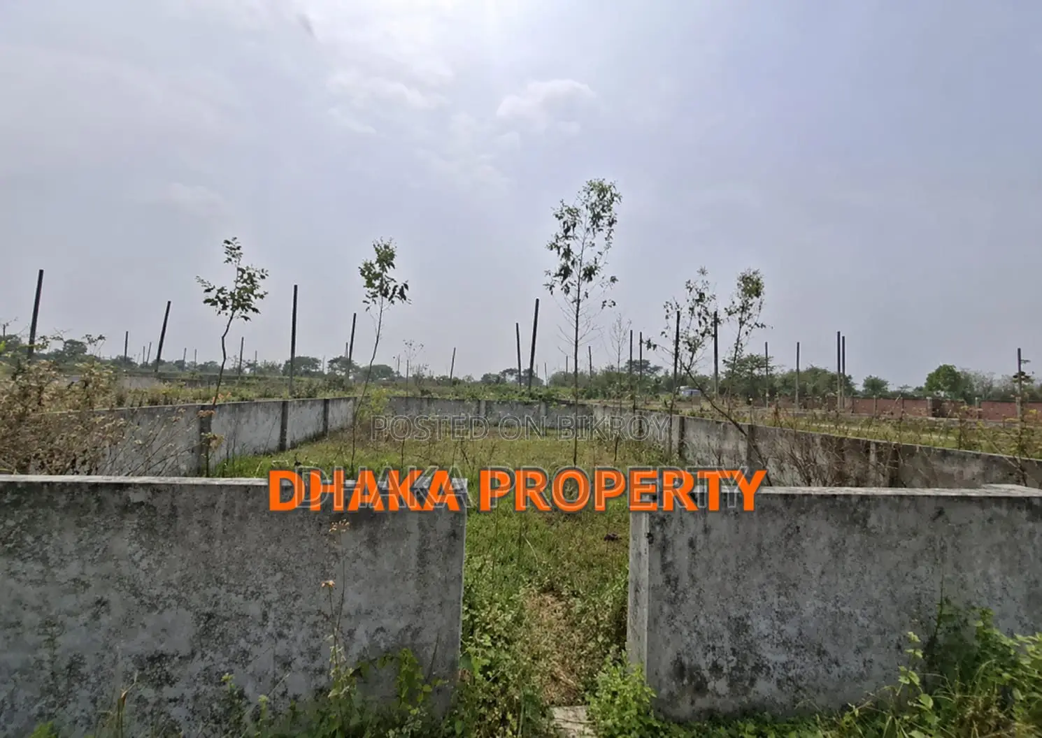 সেক্টর-১৬/আই-তে ৩০ ফুট রাস্তা ৩ কাঠা দক্ষিণমুখী