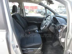 Toyota Noah 2021 Silver