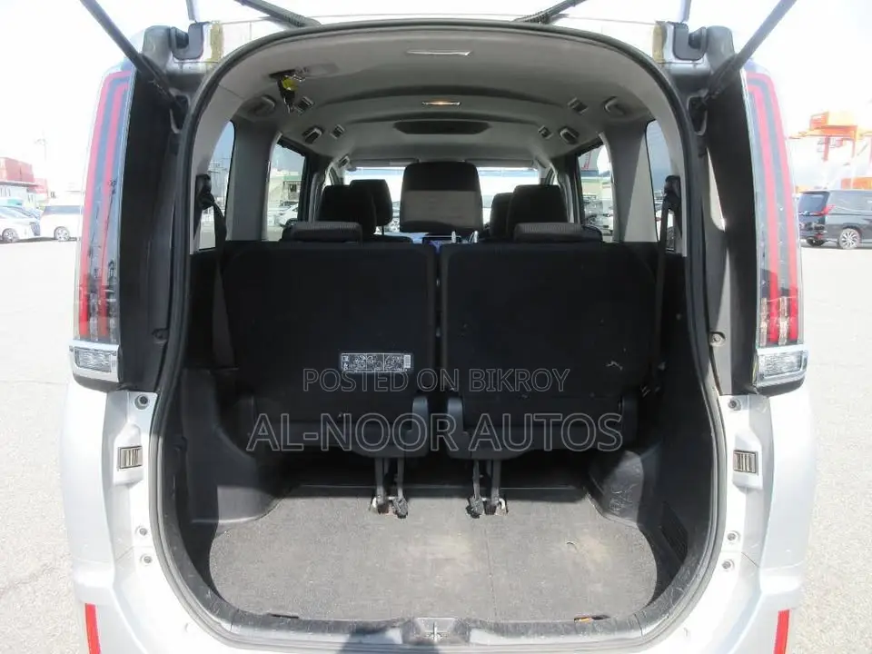 Toyota Noah 2021 Silver