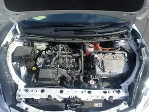 টয়োটা অ্যাকুয়া ২০২১ সাদা