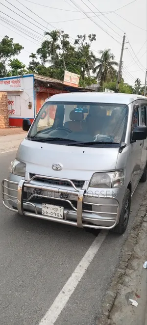 টয়োটা টাউন এক্স ২০১০ গ্রে