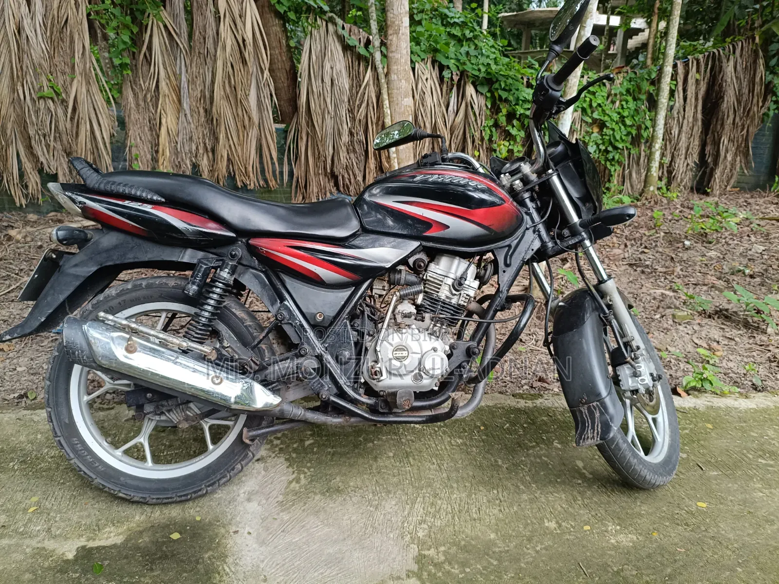 বাজাজ ডিসকভার ১২৫ ২০১২ রেড