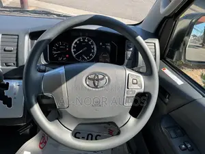 টয়োটা হাইএস ২০২১ হোয়াইট