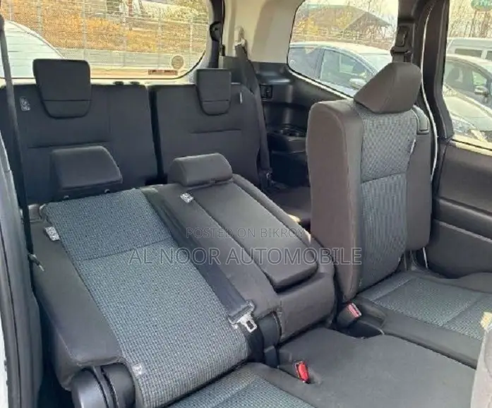 Toyota Noah 2022 White