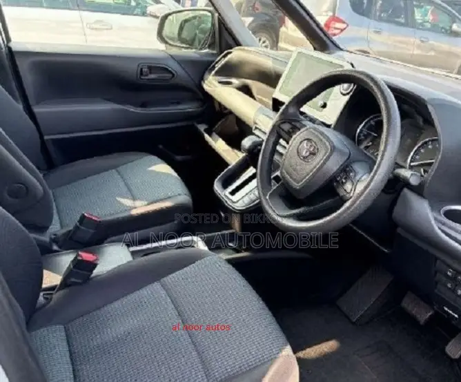 Toyota Noah 2022 White