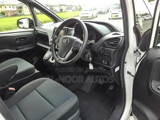 Toyota Noah 2021 Pearl