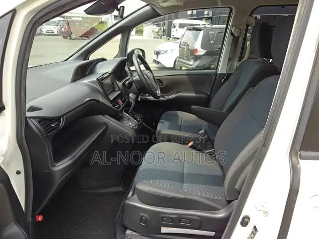 Toyota Noah 2021 Pearl