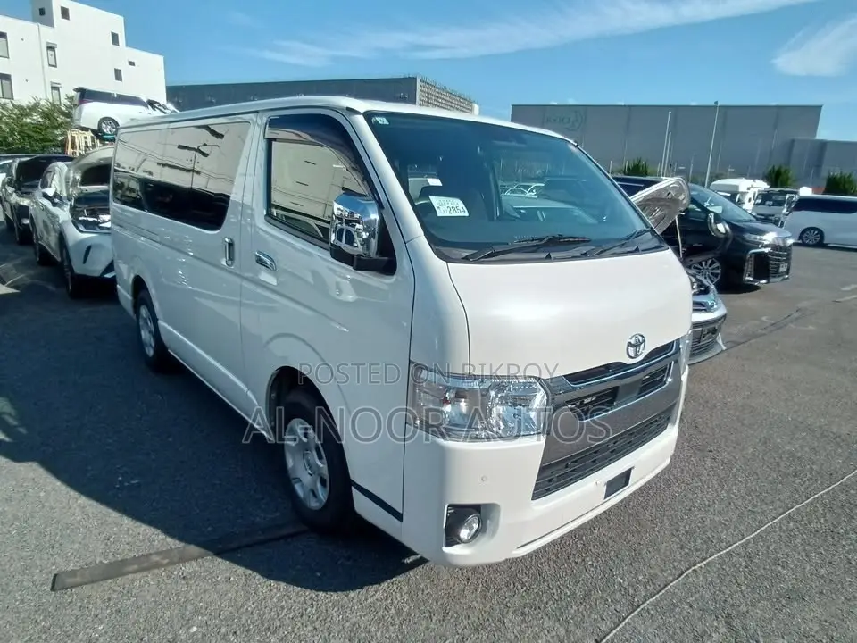 Toyota HiAce 2021 White