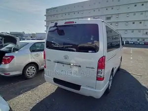 Toyota HiAce 2021 White