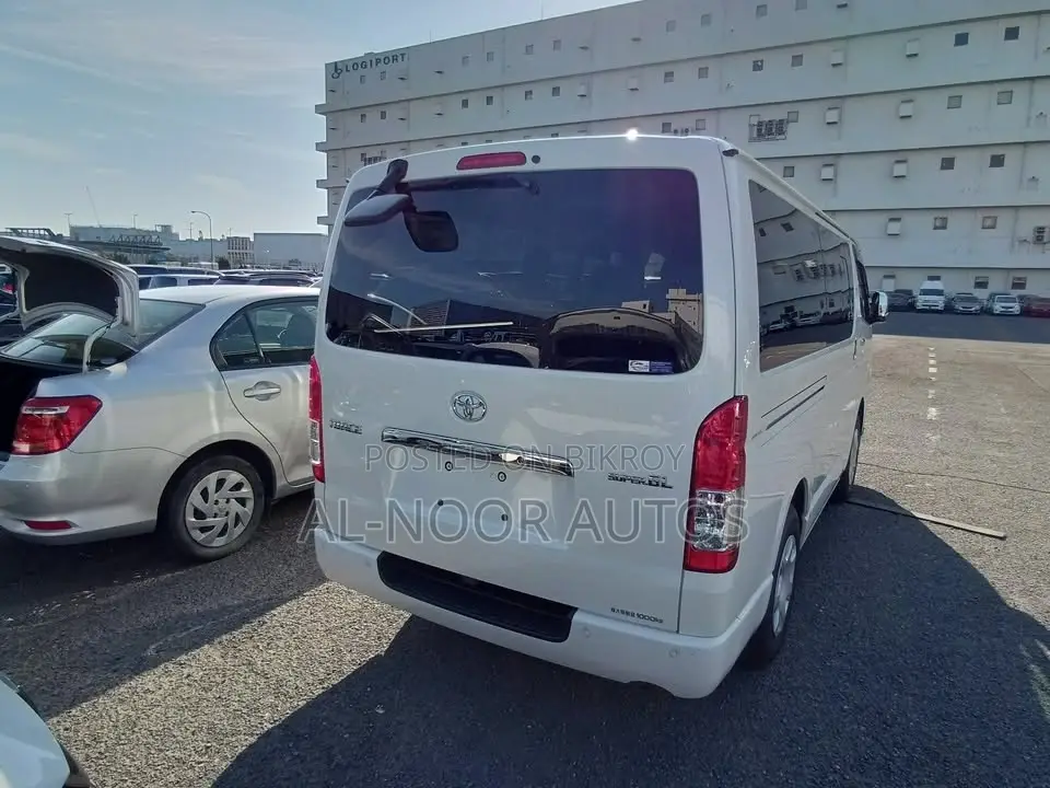 Toyota HiAce 2021 White