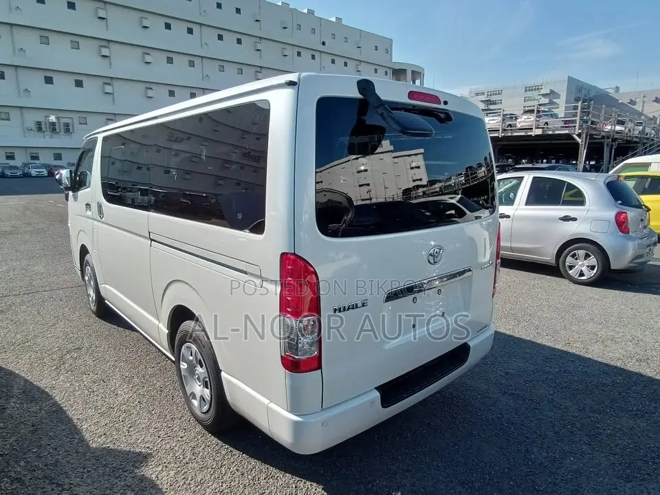 Toyota HiAce 2021 White