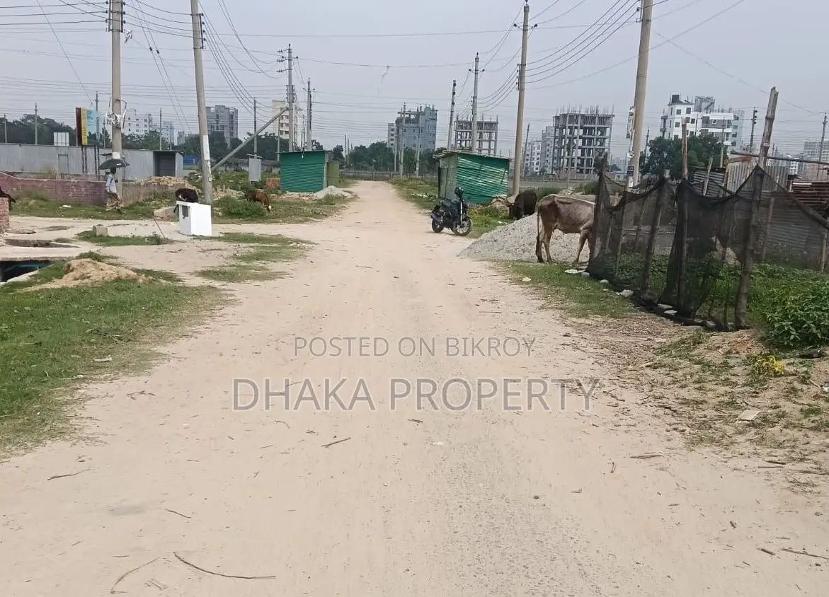 মেট্রোরেল স্টেশন ৬ কাঠা দক্ষিণ মুখি সেক্টর-১৭/এফ