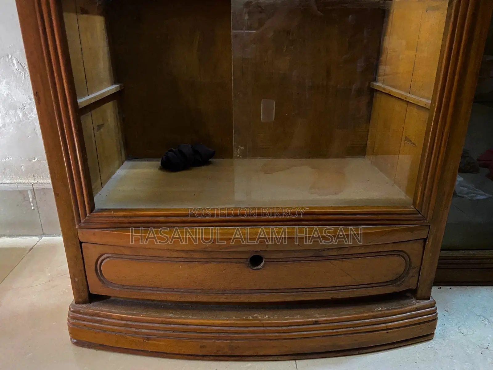 Exclusive Wooden Dressing Table With Storage Showcase(Fresh Condition)