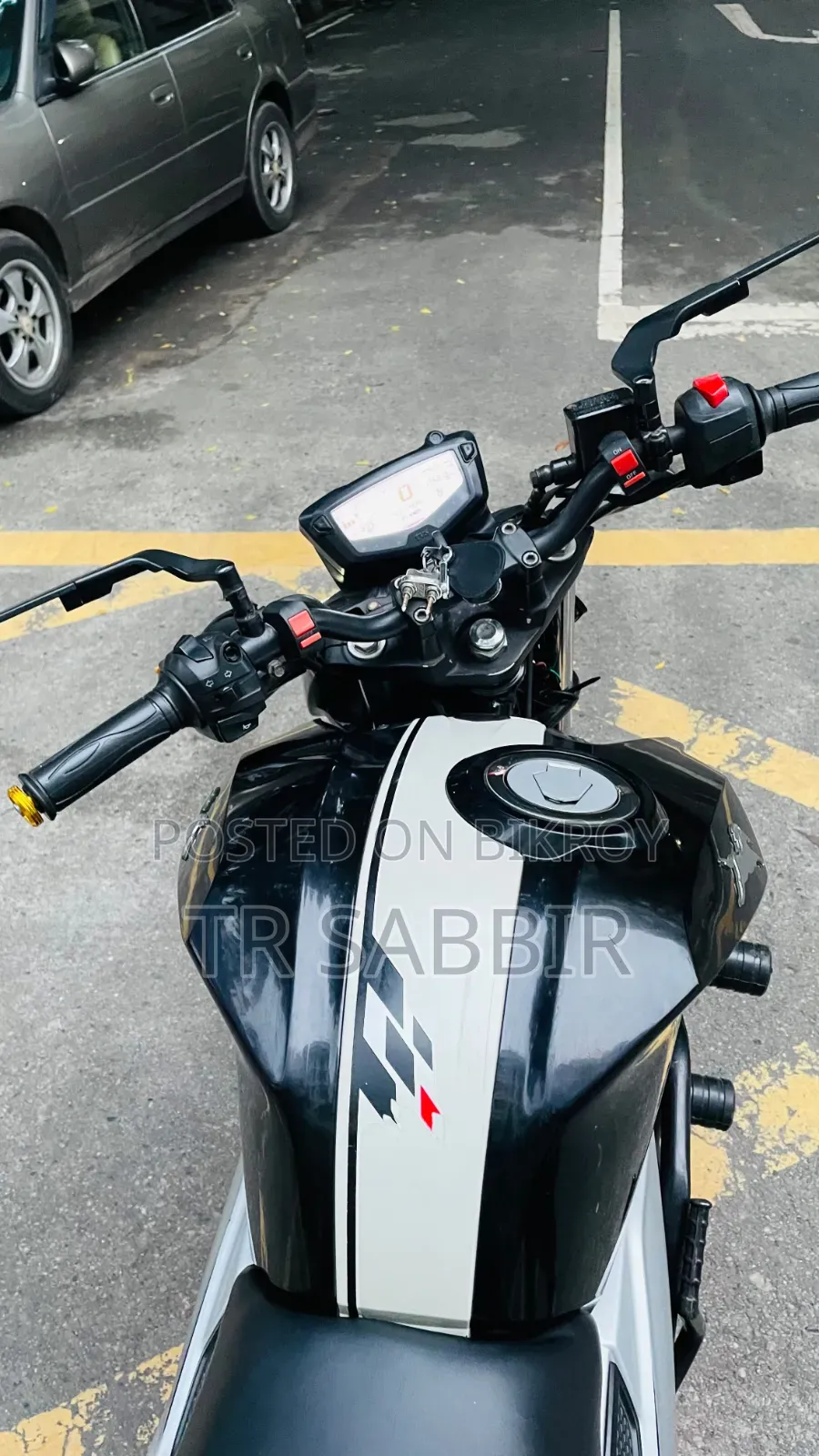 TVS Apache 160 4V ২০২২ কালো