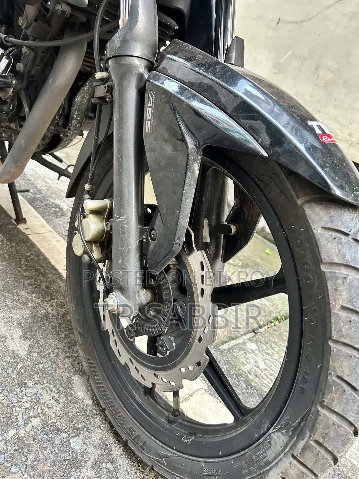TVS Apache 160 4V ২০২২ কালো