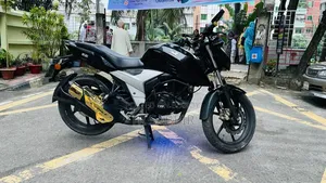TVS Apache 160 4V ২০২২ কালো