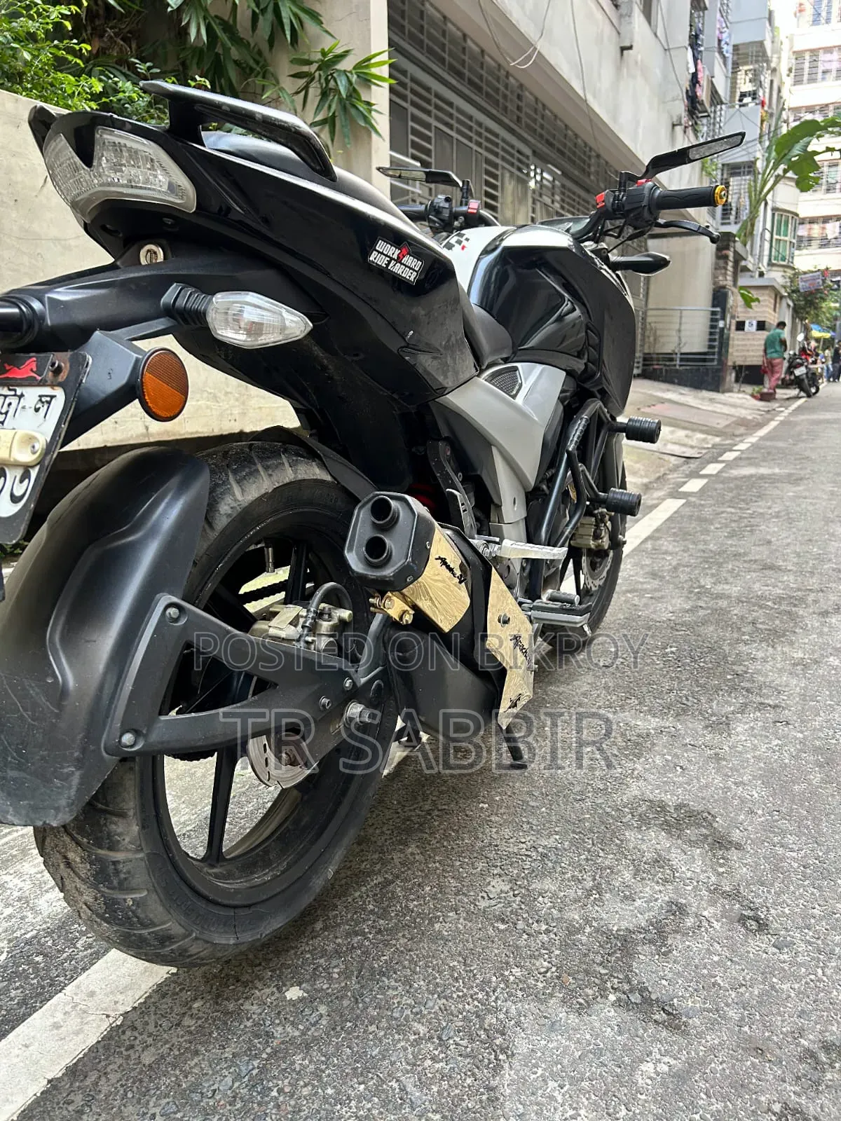 TVS Apache 160 4V ২০২২ কালো