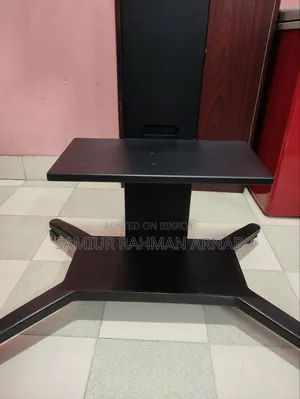 মুভেবল টিভি স্ট্যান্ড/ট্রলি চাকা সহ (চমৎকার কন্ডিশন)