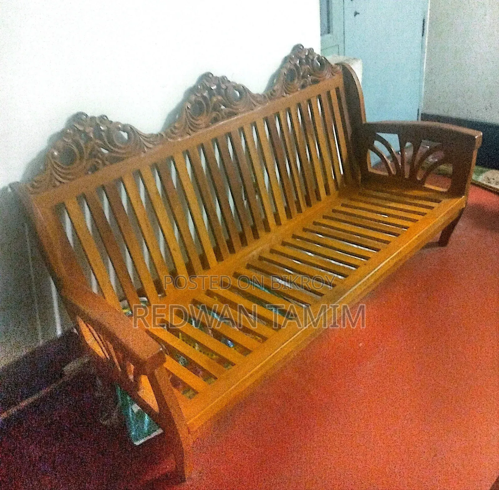 3-seater sofa made of pure teak wood.