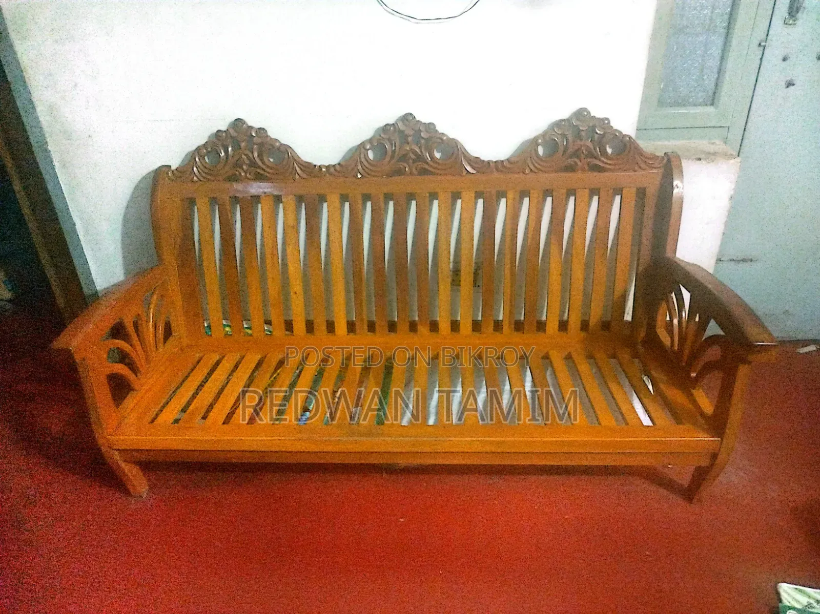 3-seater sofa made of pure teak wood.