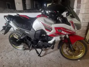 ইয়ামাহা ২০১৬ সাদা