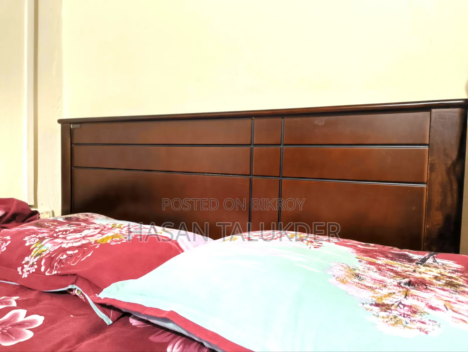 খাট+ মেট্রিক্স + ছোট খাট+ সাইড টেবিল দুটা