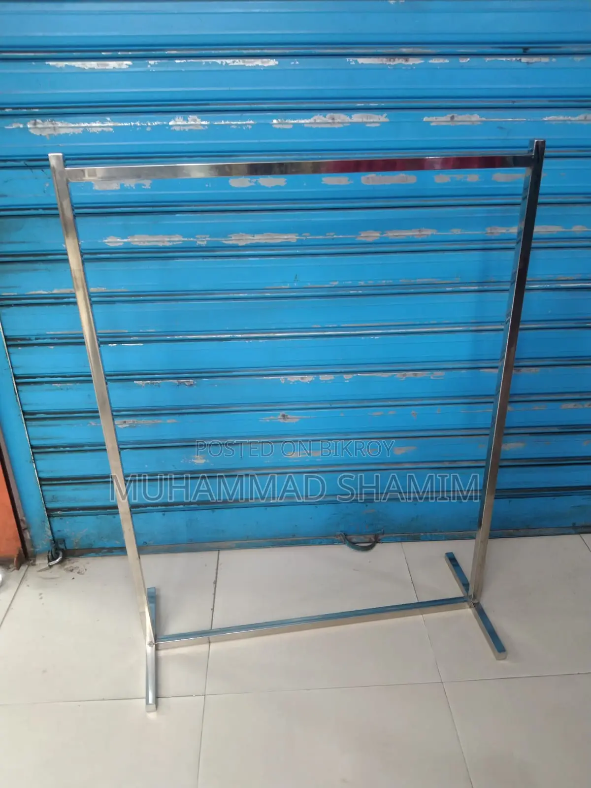 পোশাকের শোরুম হ্যাঙ্গার ডিসপ্লে স্ট্যান্ড