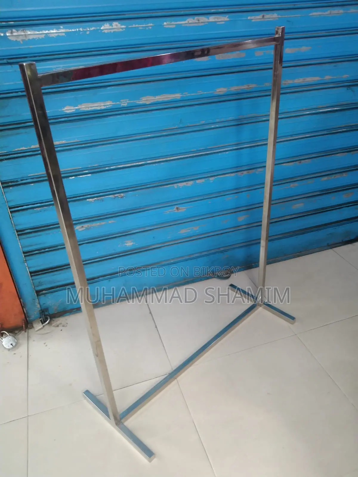 পোশাকের শোরুম হ্যাঙ্গার ডিসপ্লে স্ট্যান্ড