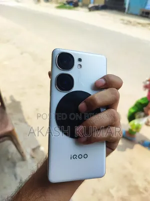 নতুন আইকিউওও ২৫৬ জিবি সাদা