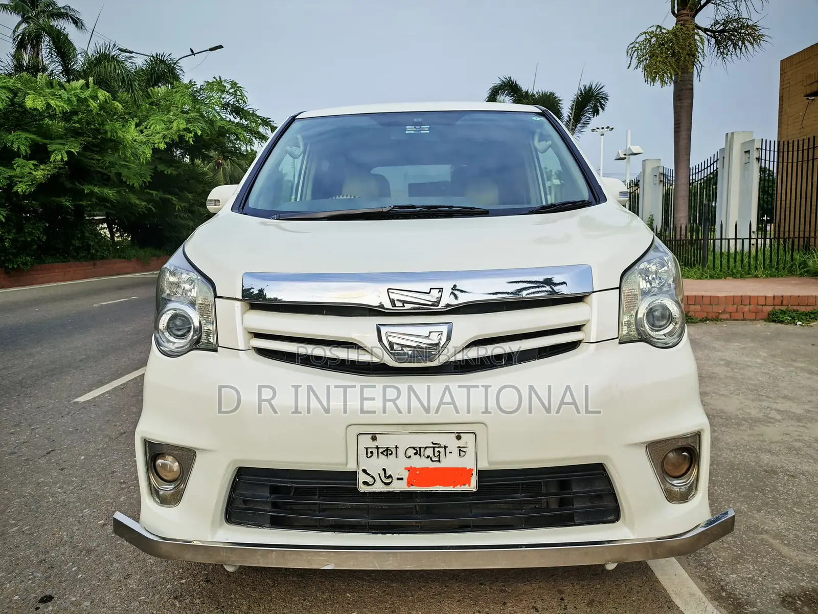 টয়োটা নোয়া ২০১৬ সাদা