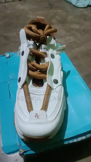 এক জোড়া নতুন জুতা