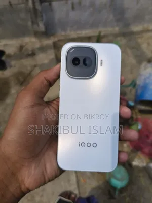 আইকিউওও (iQOO) ১১ ২৫৬ জিবি হোয়াইট