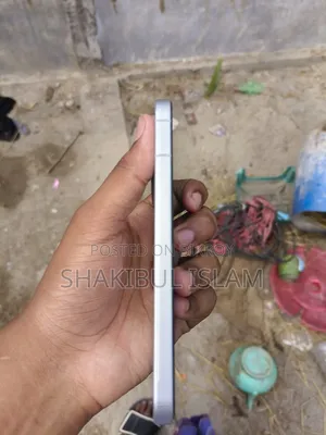 আইকিউওও (iQOO) ১১ ২৫৬ জিবি হোয়াইট