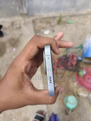 আইকিউওও (iQOO) ১১ ২৫৬ জিবি হোয়াইট