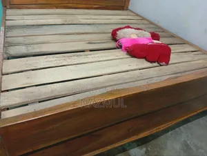 একটি খাট ও পড়ার টেবিল বিক্রি করা হবে