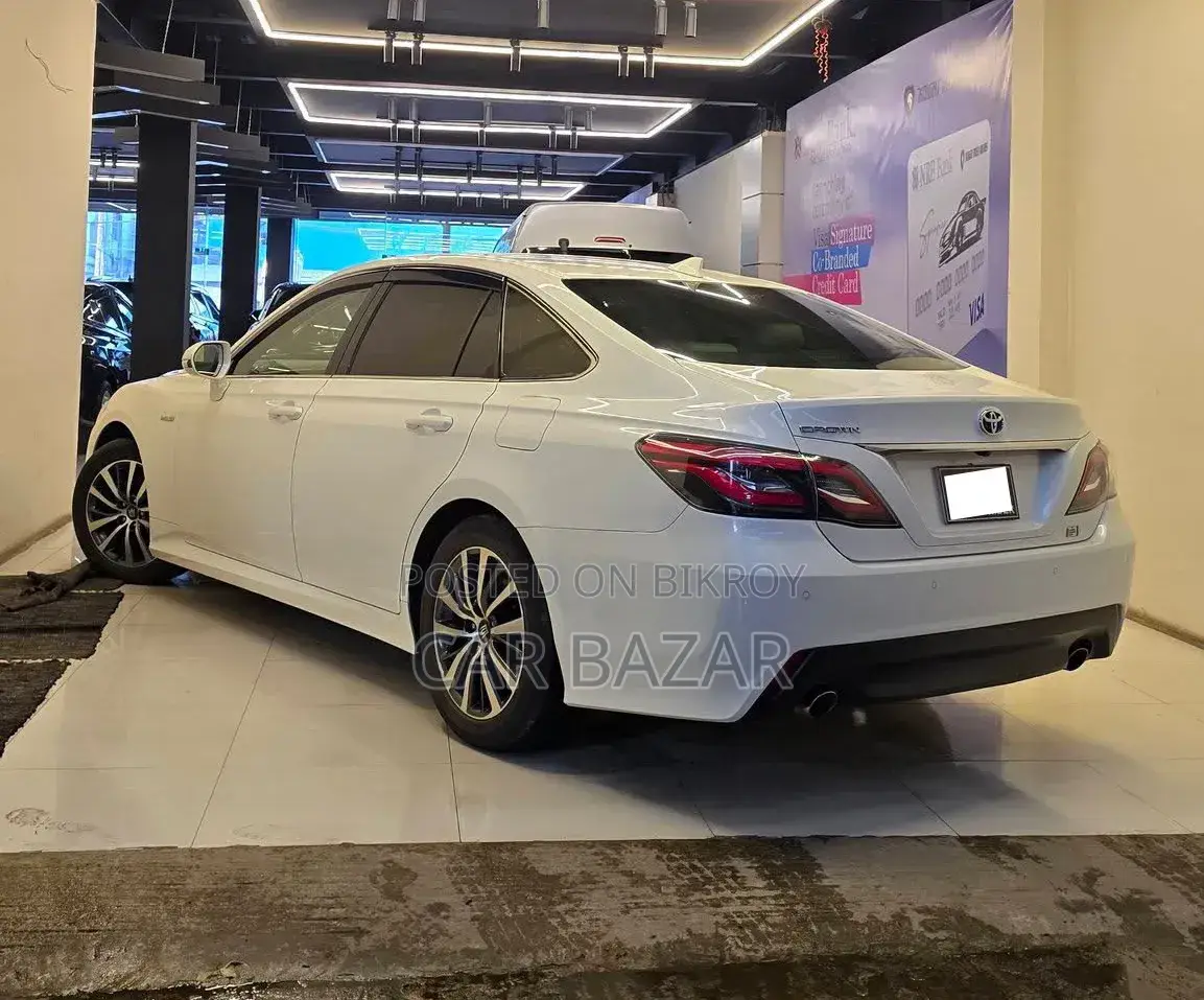 Toyota Crown 2019 Off White