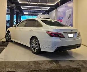 Toyota Crown 2019 Off White