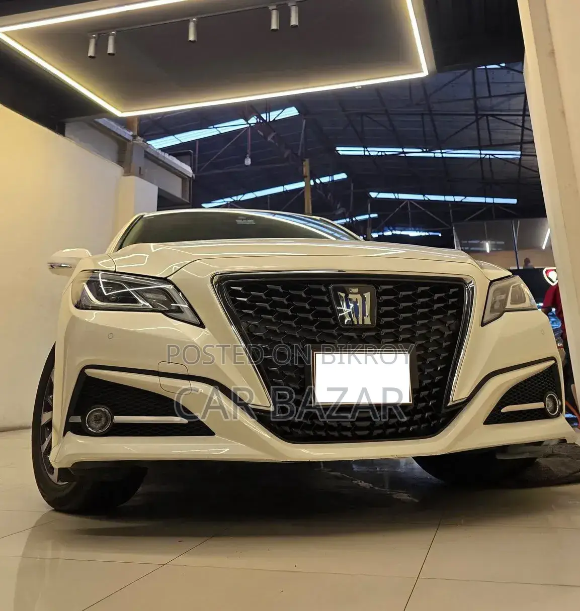 Toyota Crown 2019 Off White