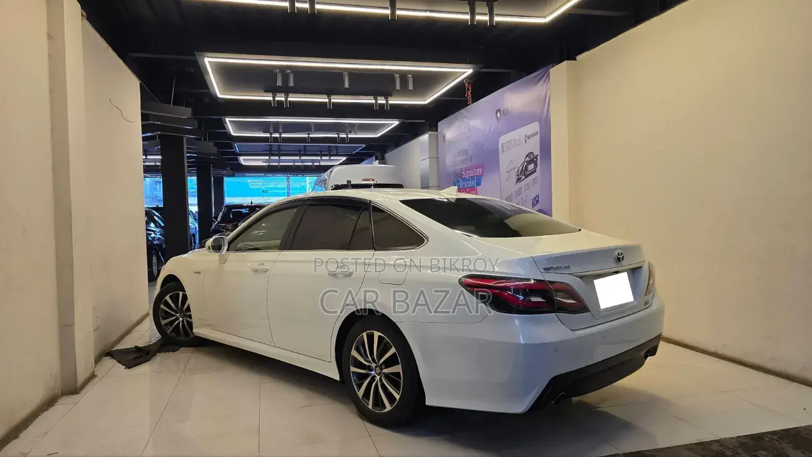 Toyota Crown 2019 Off White