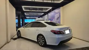 Toyota Crown 2019 Off White