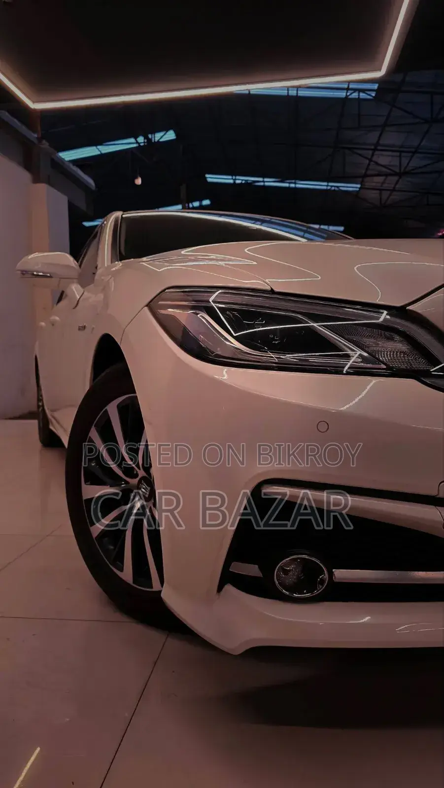 Toyota Crown 2019 Off White