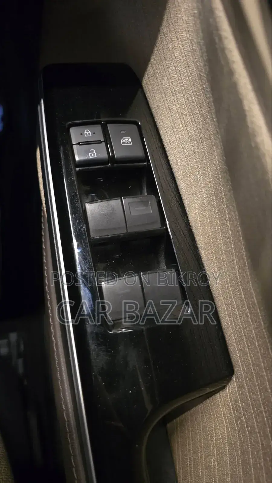 Toyota Crown 2019 Off White