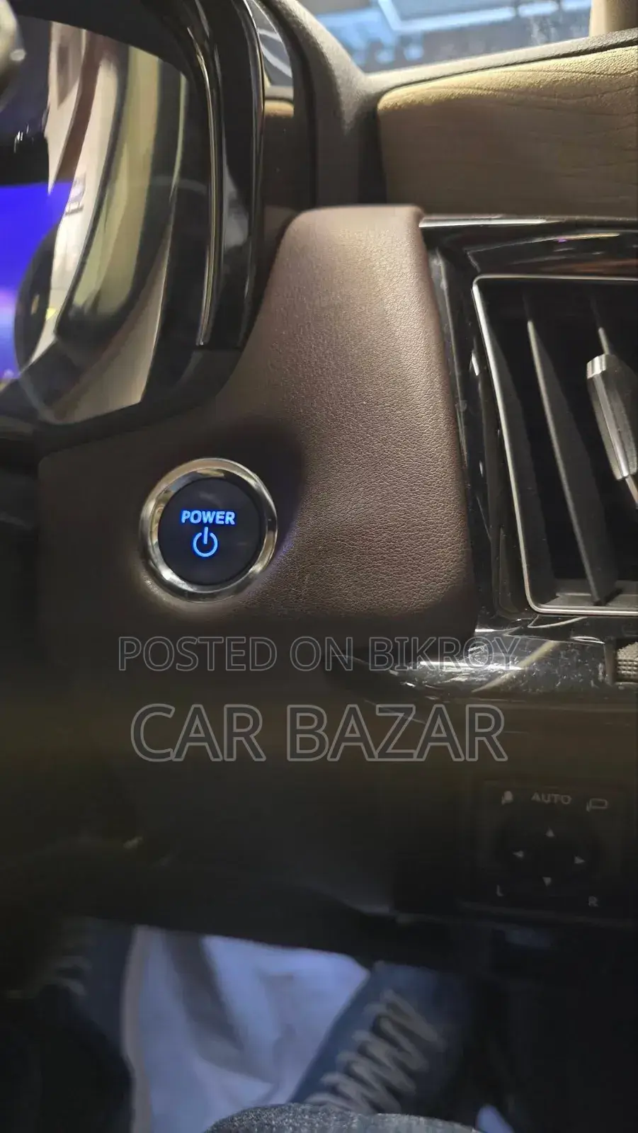 Toyota Crown 2019 Off White