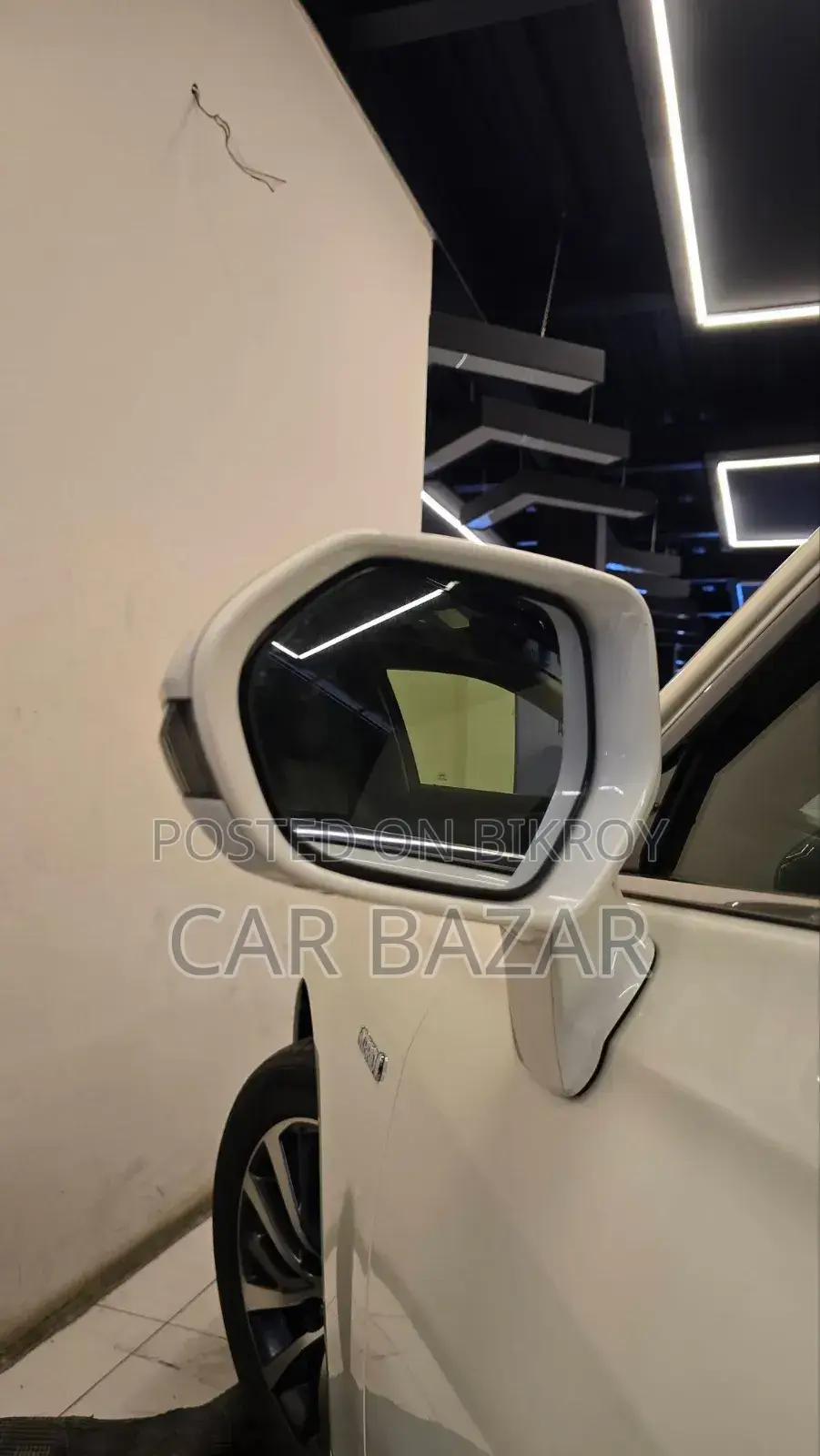 Toyota Crown 2019 Off White