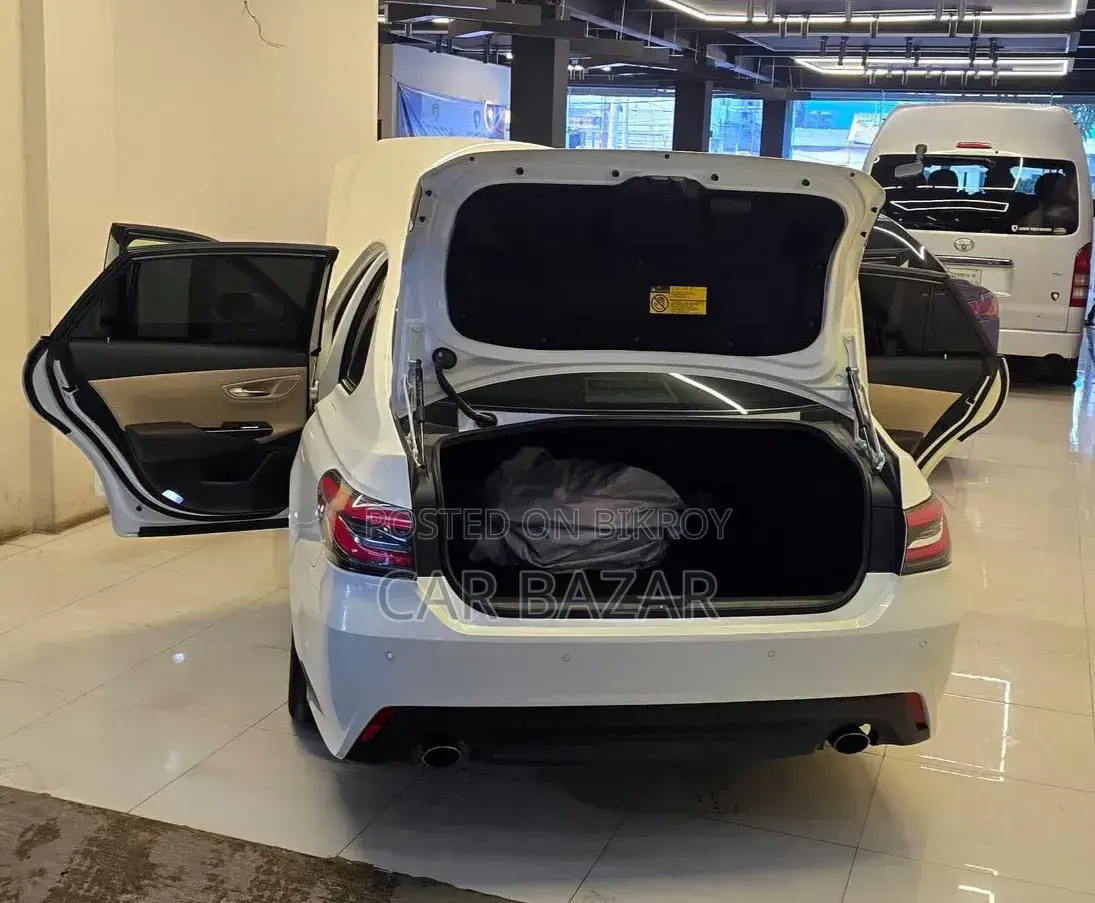 Toyota Crown 2019 Off White