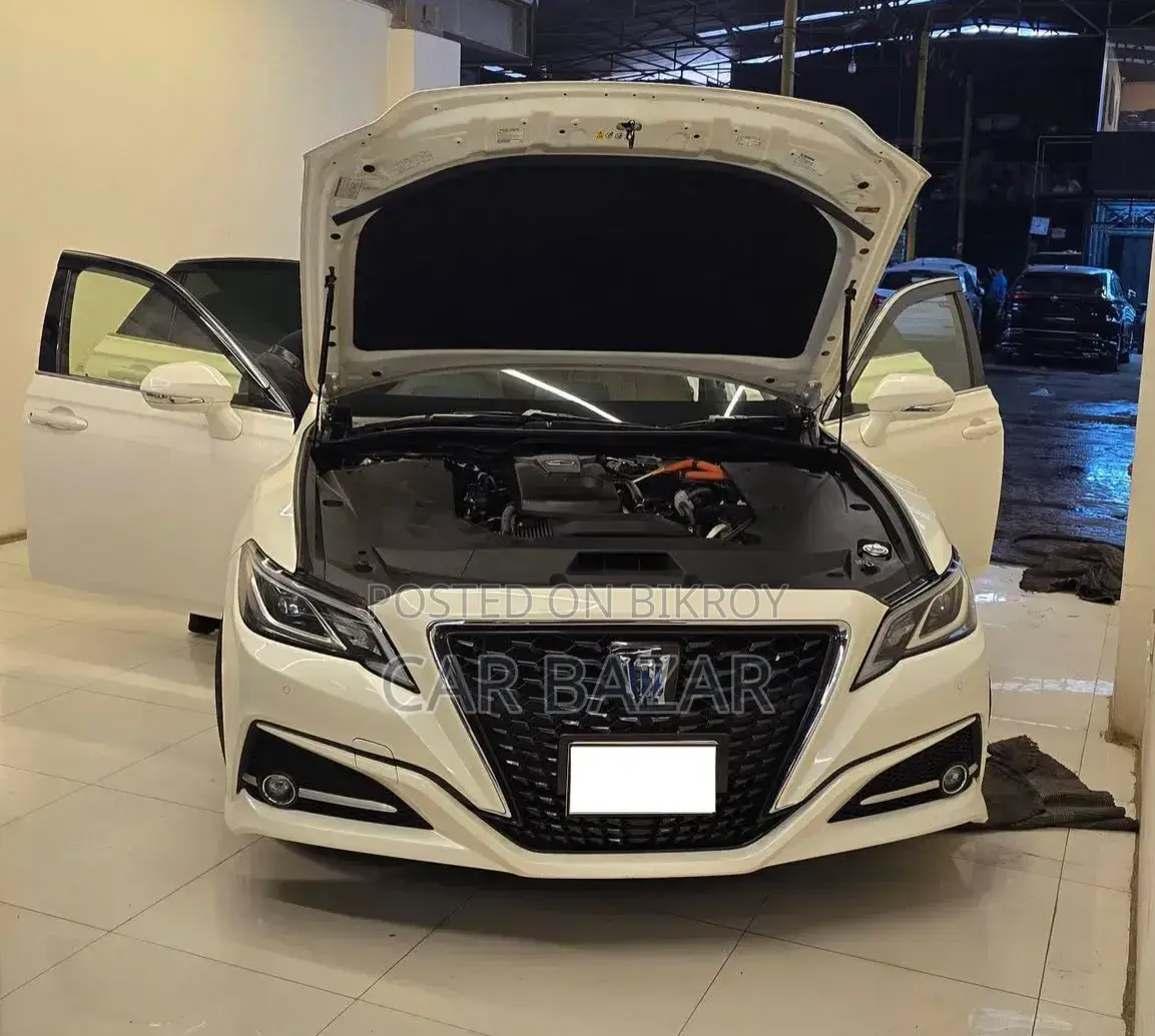 Toyota Crown 2019 Off White