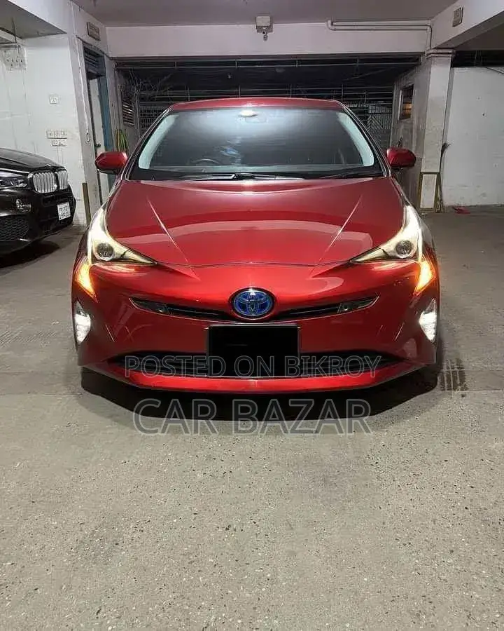 টয়োটা প্রিয়াস ২০১৭ লাল